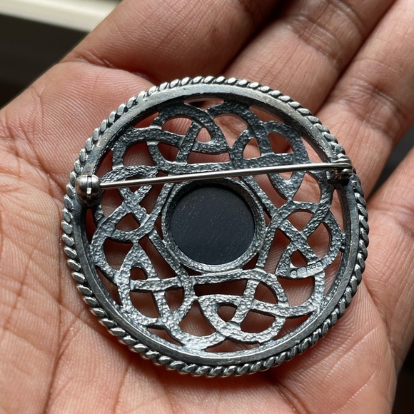 Celtic Onyx Dress Brooch in Sterling Silver - Picture 5 of 9